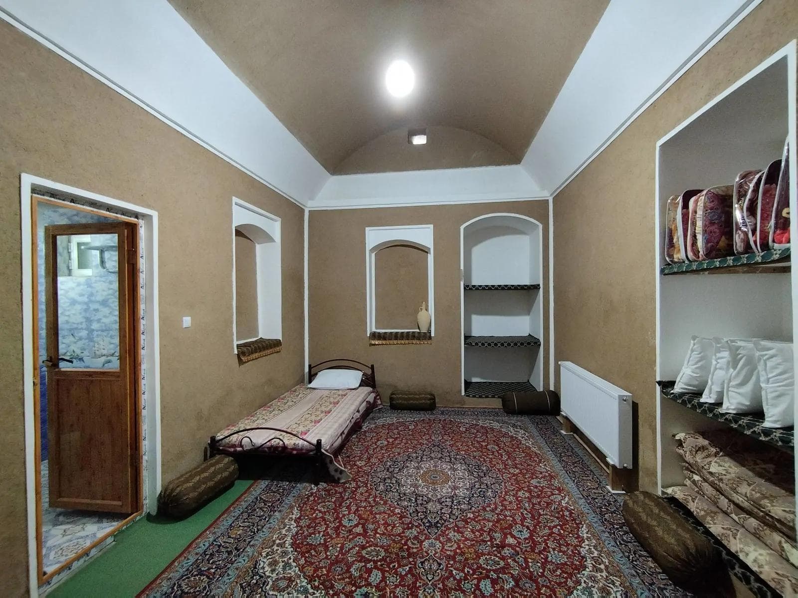 بوم‌گردی شاباز اتاق ۱