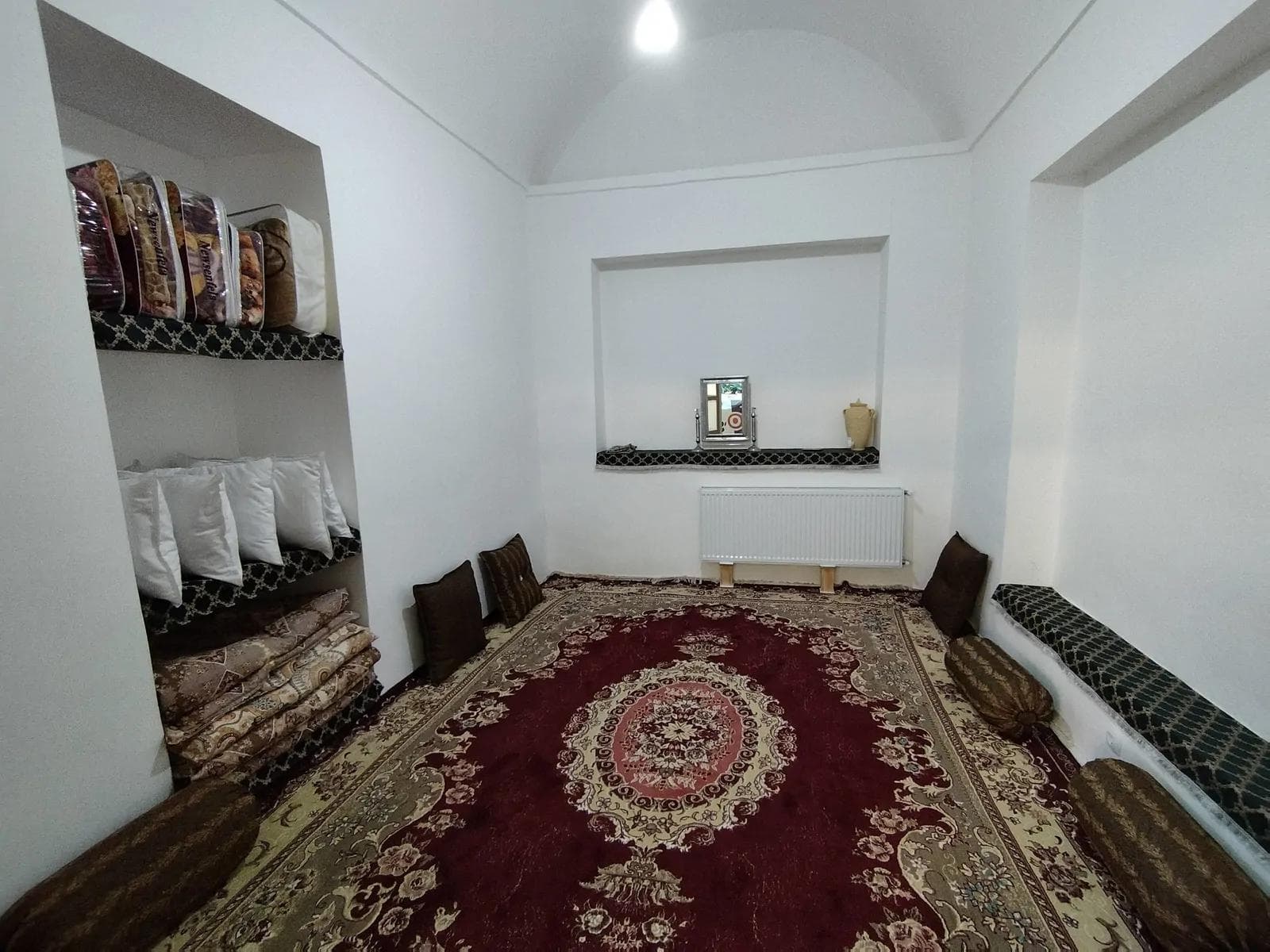 بوم‌گردی شاباز اتاق ۲