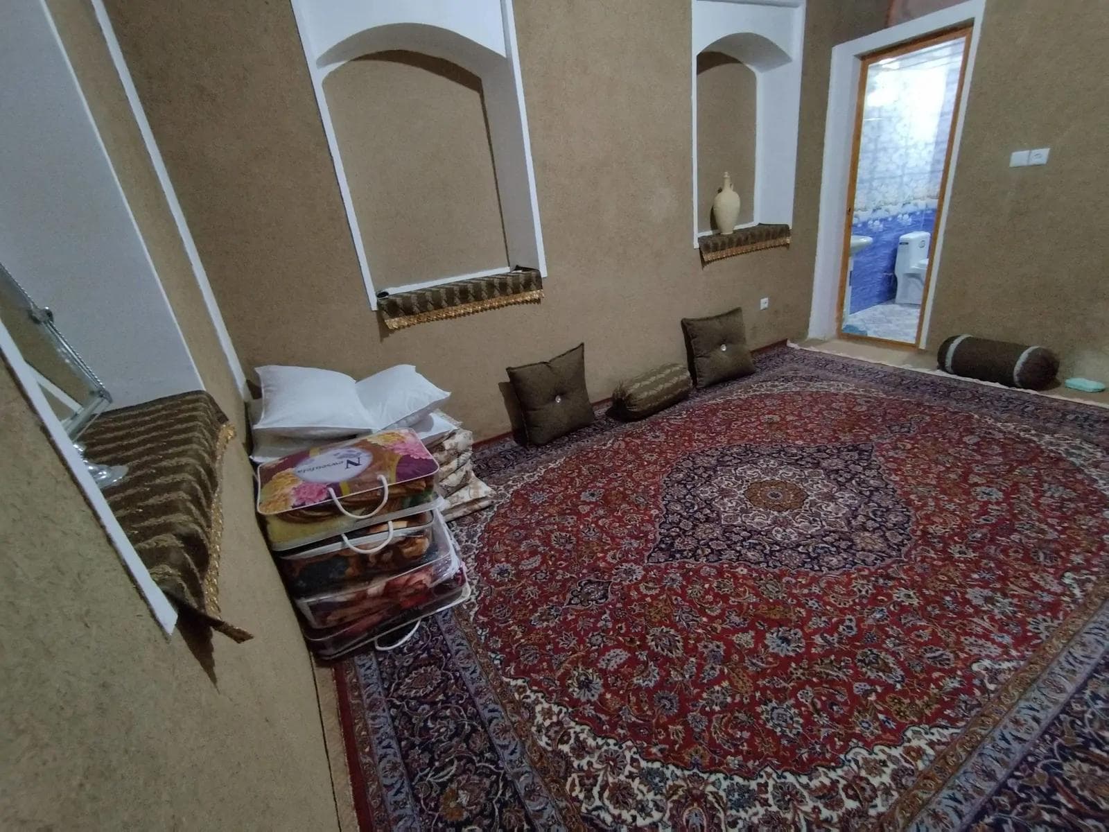 بوم‌گردی شاباز اتاق ۴